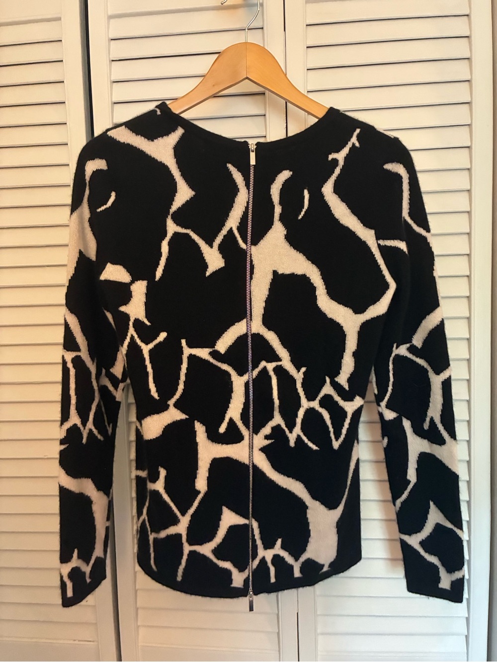 Neiman Marcus Cashmere Sweater Full ZIP Giraffe Pattern